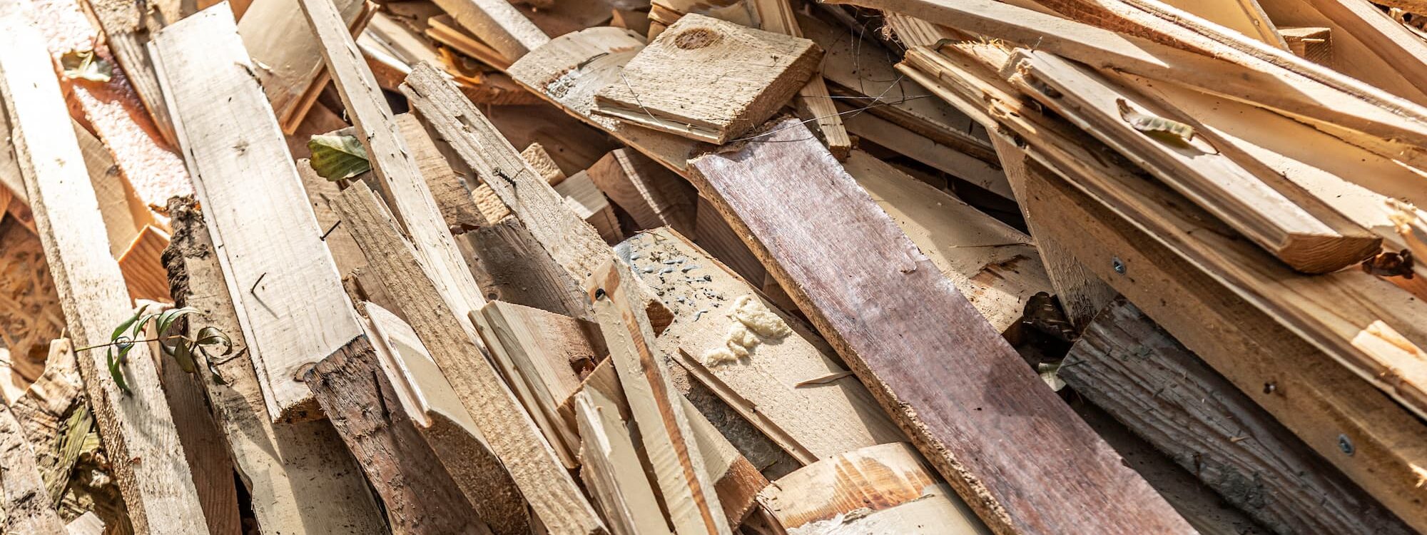 LOCATION_BENNE_BOIS3 2000X750 | KBC Services Comment préparer votre terrain avant la livraison d’une benne de grande taille ? Bischwiller