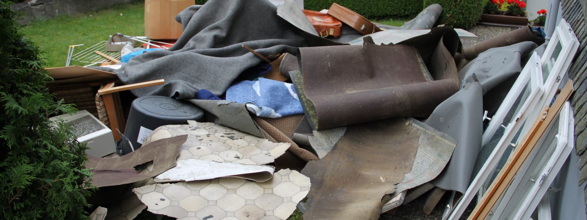 LOCATION_BENNE_DECHETS_MENAGERS6 2000X750 | KBC Services Comment estimer le volume de déchets avant de louer une benne ? Obernai